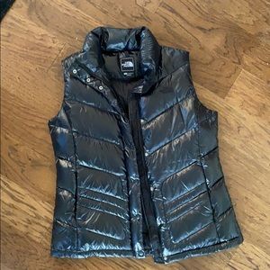Black north face puffy vest